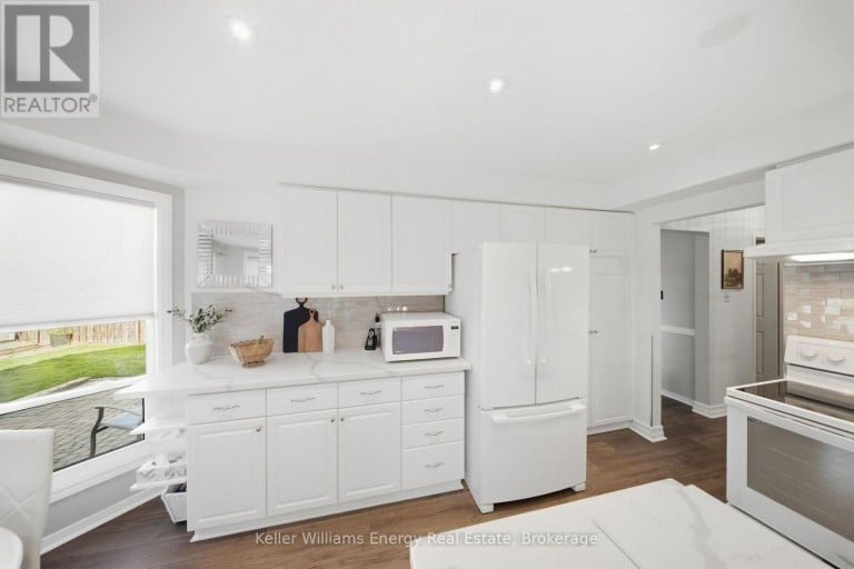 1083 RIDGE VALLEY DRIVE, Oshawa (Pinecrest), Ontario, L1K2E2