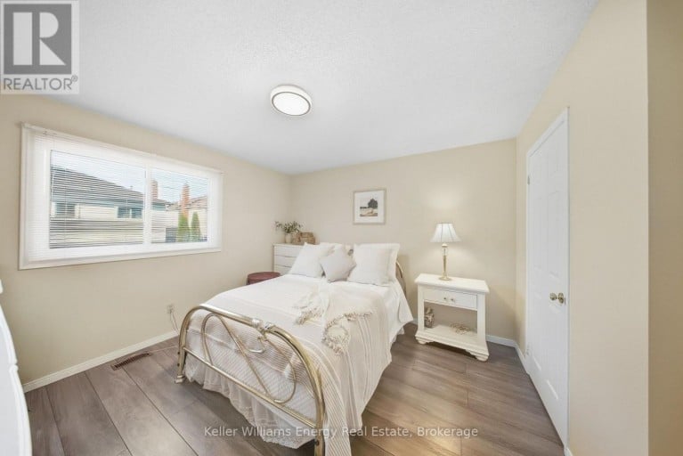 1083 RIDGE VALLEY DRIVE, Oshawa (Pinecrest), Ontario, L1K2E2