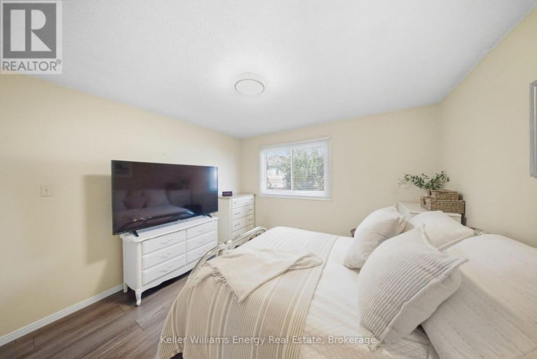 1083 RIDGE VALLEY DRIVE, Oshawa (Pinecrest), Ontario, L1K2E2