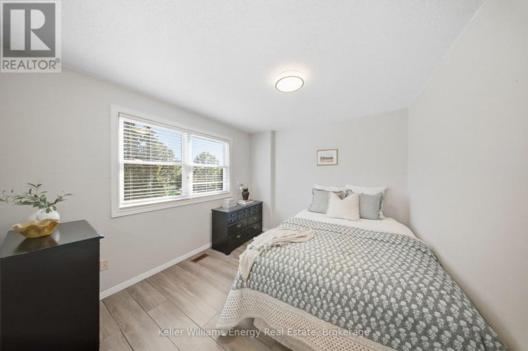 1083 RIDGE VALLEY DRIVE, Oshawa (Pinecrest), Ontario, L1K2E2