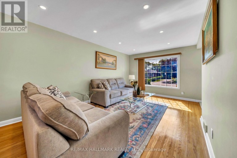 1557 PHARMACY AVENUE, Toronto (Wexford-Maryvale), Ontario, M1R2K4