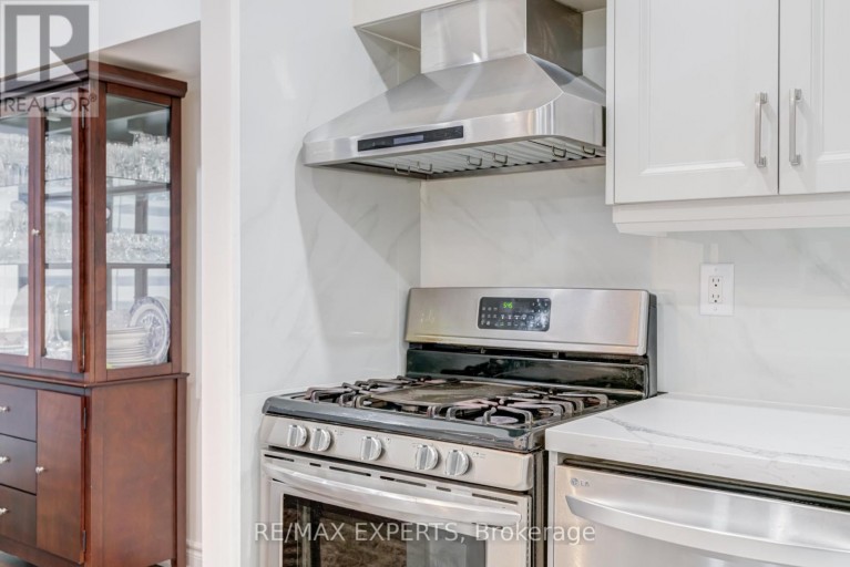 10 KNIGHTSBRIDGE WAY, Markham (Markham Village), Ontario, L3P3W5