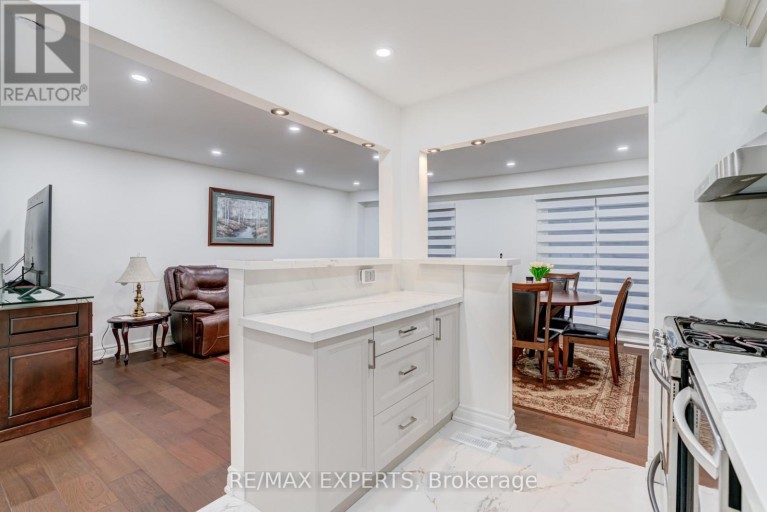 10 KNIGHTSBRIDGE WAY, Markham (Markham Village), Ontario, L3P3W5