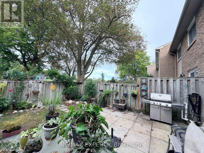 10 KNIGHTSBRIDGE WAY, Markham (Markham Village), Ontario, L3P3W5