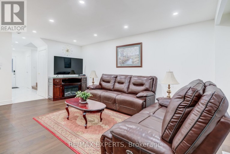 10 KNIGHTSBRIDGE WAY, Markham (Markham Village), Ontario, L3P3W5