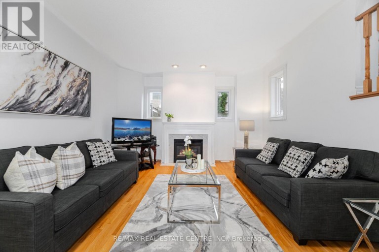 24 FUTURA AVENUE, Richmond Hill (Rouge Woods), Ontario, L4S1V2