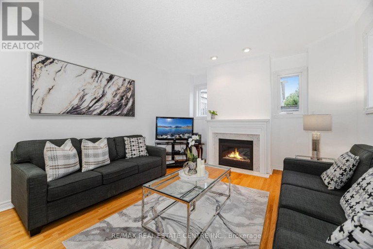 24 FUTURA AVENUE, Richmond Hill (Rouge Woods), Ontario, L4S1V2