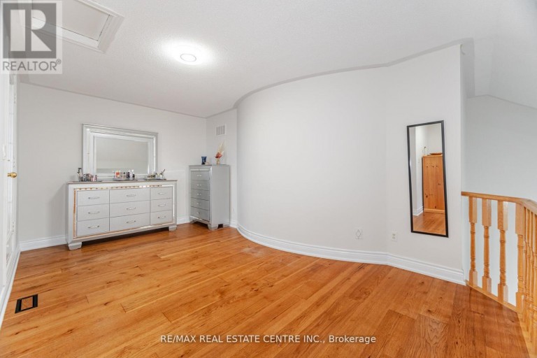 24 FUTURA AVENUE, Richmond Hill (Rouge Woods), Ontario, L4S1V2