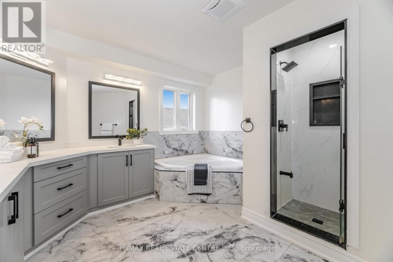 24 FUTURA AVENUE, Richmond Hill (Rouge Woods), Ontario, L4S1V2
