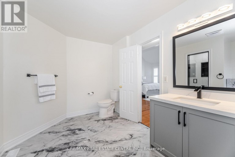 24 FUTURA AVENUE, Richmond Hill (Rouge Woods), Ontario, L4S1V2