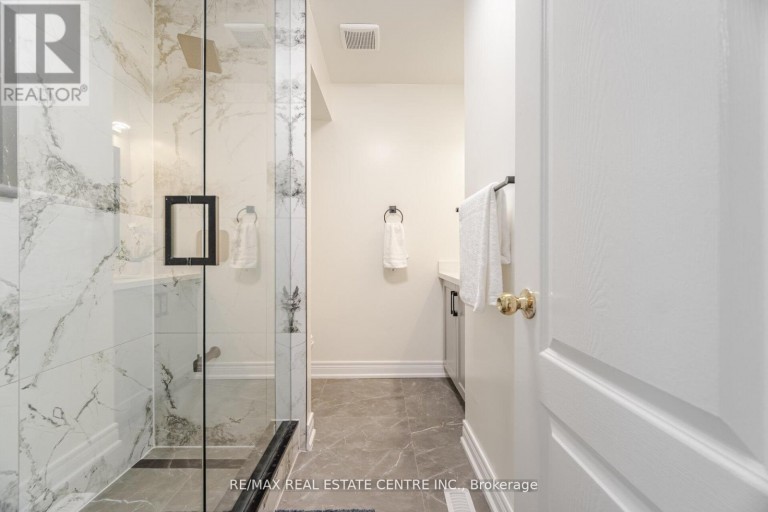24 FUTURA AVENUE, Richmond Hill (Rouge Woods), Ontario, L4S1V2