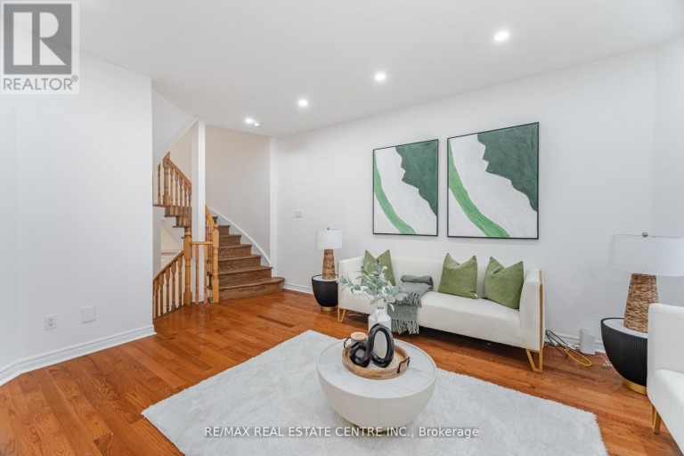 24 FUTURA AVENUE, Richmond Hill (Rouge Woods), Ontario, L4S1V2