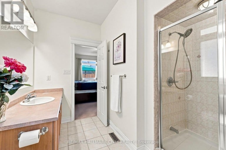 167 THE QUEENSWAY, Barrie (Innis-Shore), Ontario, L4M0B5