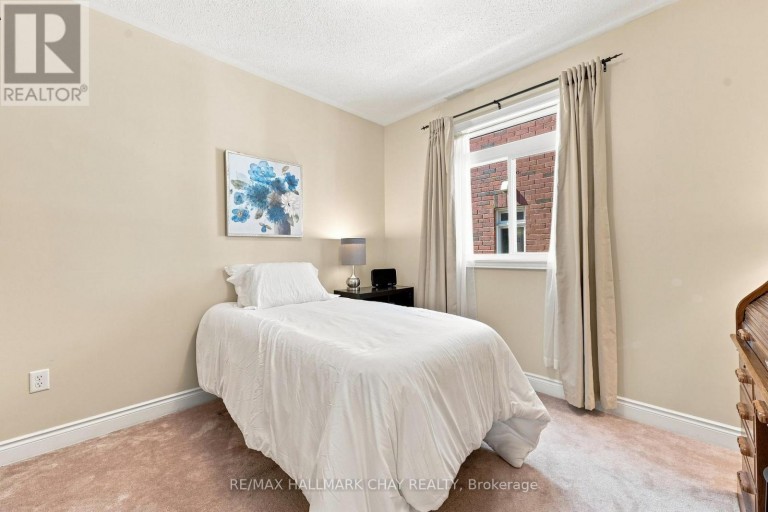 167 THE QUEENSWAY, Barrie (Innis-Shore), Ontario, L4M0B5