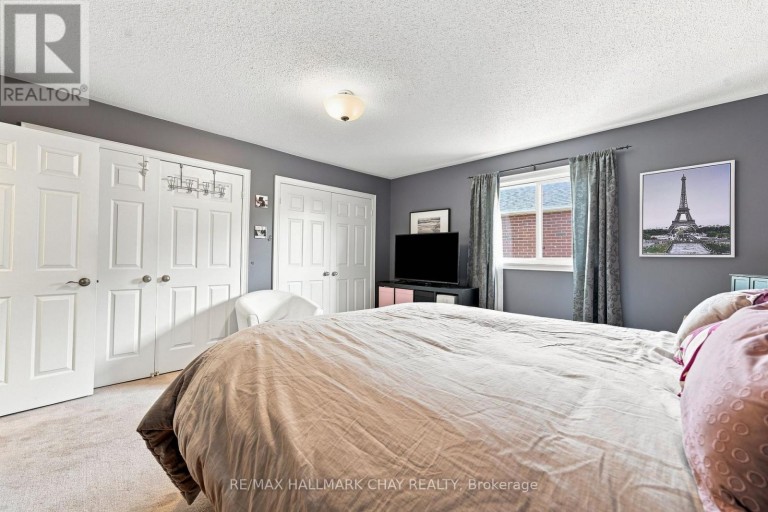 167 THE QUEENSWAY, Barrie (Innis-Shore), Ontario, L4M0B5