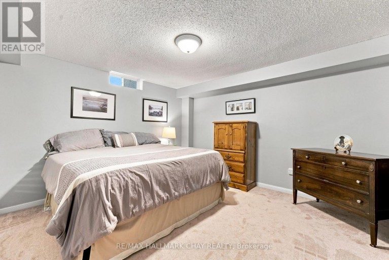 167 THE QUEENSWAY, Barrie (Innis-Shore), Ontario, L4M0B5