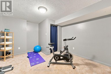 167 THE QUEENSWAY Barrie (Innis-Shore) Ontario photo 23