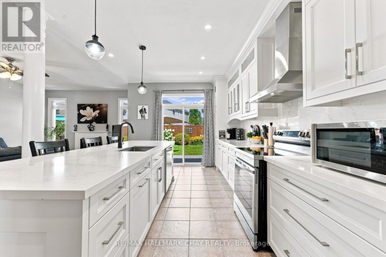 167 THE QUEENSWAY, Barrie (Innis-Shore), Ontario, L4M0B5