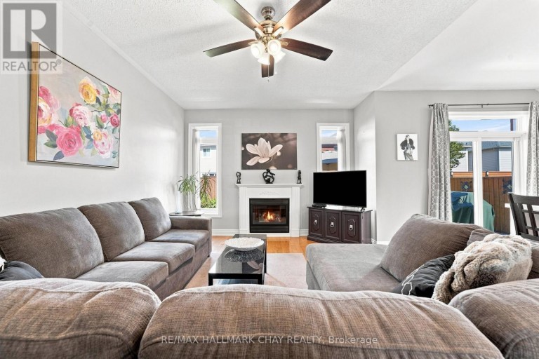 167 THE QUEENSWAY, Barrie (Innis-Shore), Ontario, L4M0B5