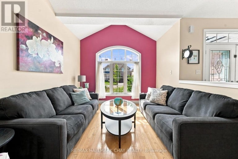 167 THE QUEENSWAY, Barrie (Innis-Shore), Ontario, L4M0B5