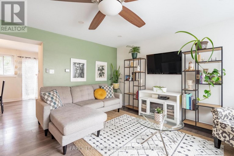 E4 - 63 FERRIS LANE, Barrie (Cundles East), Ontario, L4M5C4
