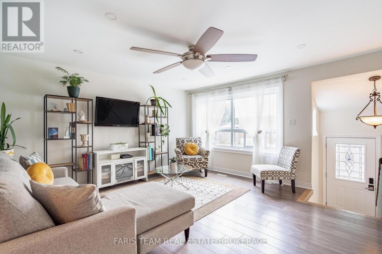 E4 - 63 FERRIS LANE, Barrie (Cundles East), Ontario, L4M5C4