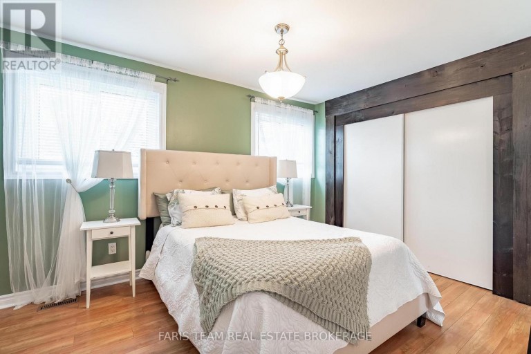 E4 - 63 FERRIS LANE, Barrie (Cundles East), Ontario, L4M5C4