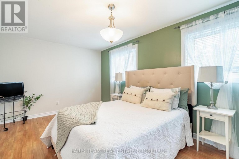 E4 - 63 FERRIS LANE, Barrie (Cundles East), Ontario, L4M5C4