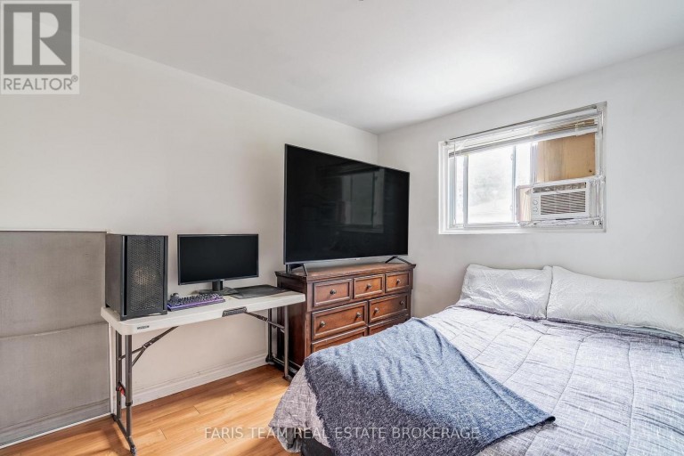E4 - 63 FERRIS LANE, Barrie (Cundles East), Ontario, L4M5C4
