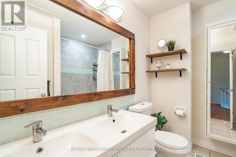 E4 - 63 FERRIS LANE, Barrie (Cundles East), Ontario, L4M5C4