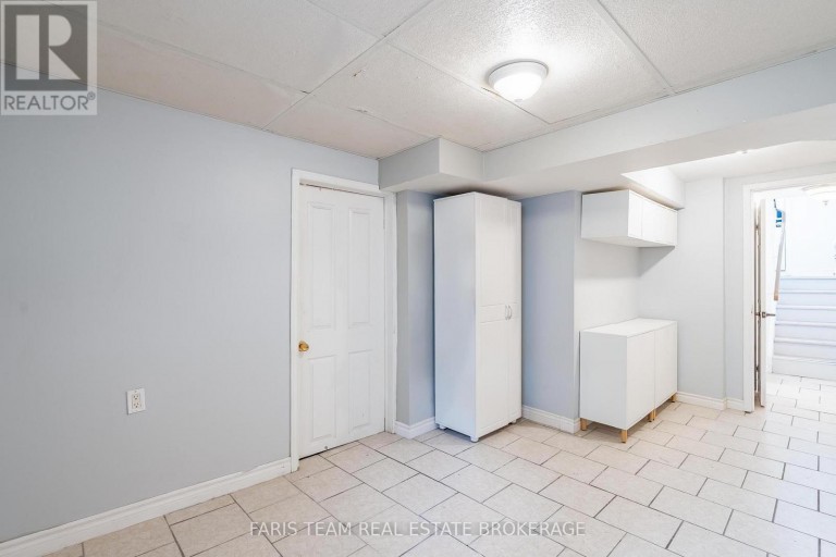 E4 - 63 FERRIS LANE, Barrie (Cundles East), Ontario, L4M5C4