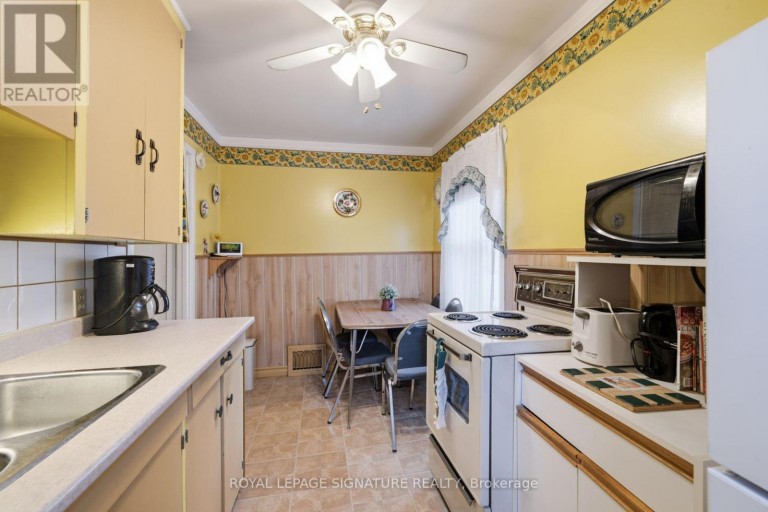 15 KEMP SQUARE, Toronto (Brookhaven-Amesbury), Ontario, M6M2V5