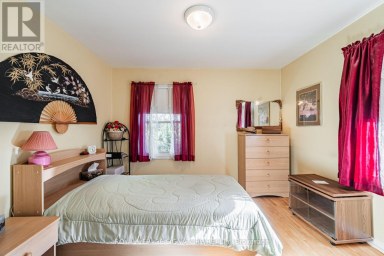 15 KEMP SQUARE Toronto (Brookhaven-Amesbury) Ontario photo 16