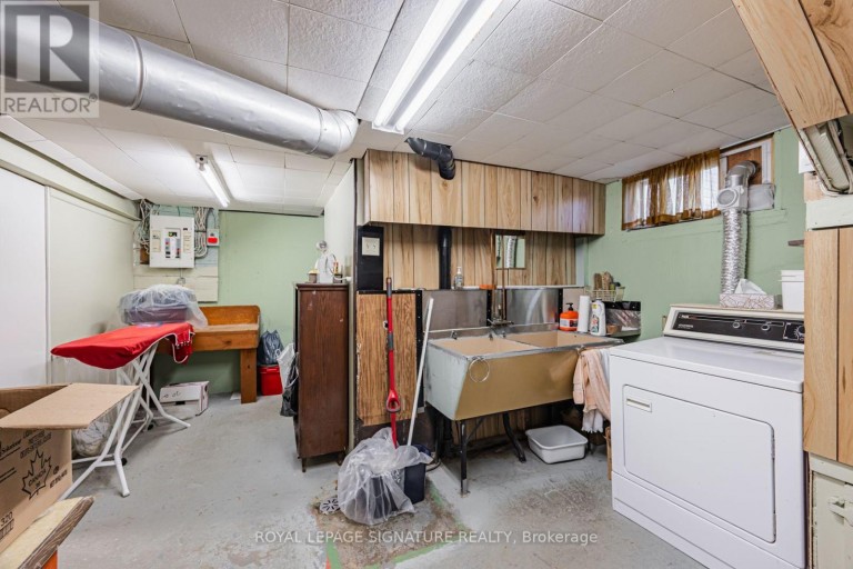 15 KEMP SQUARE, Toronto (Brookhaven-Amesbury), Ontario, M6M2V5