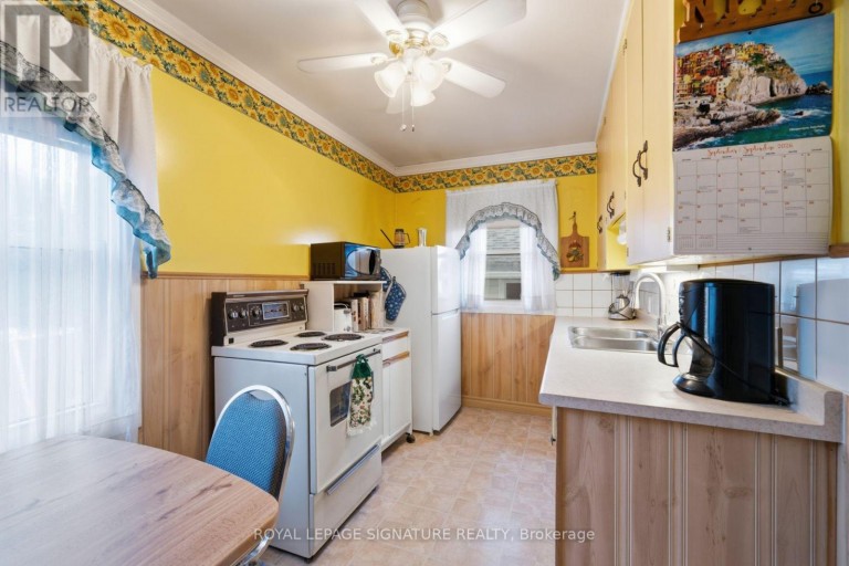 15 KEMP SQUARE, Toronto (Brookhaven-Amesbury), Ontario, M6M2V5