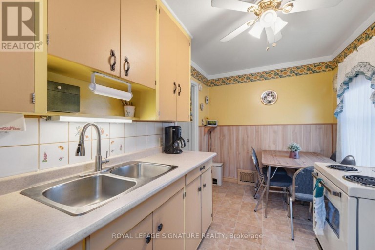 15 KEMP SQUARE, Toronto (Brookhaven-Amesbury), Ontario, M6M2V5