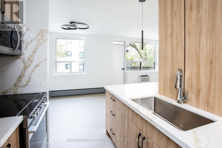 307 - 5 HILL HEIGHTS ROAD ROAD, Toronto (Stonegate-Queensway), Ontario, M8Y1Y9