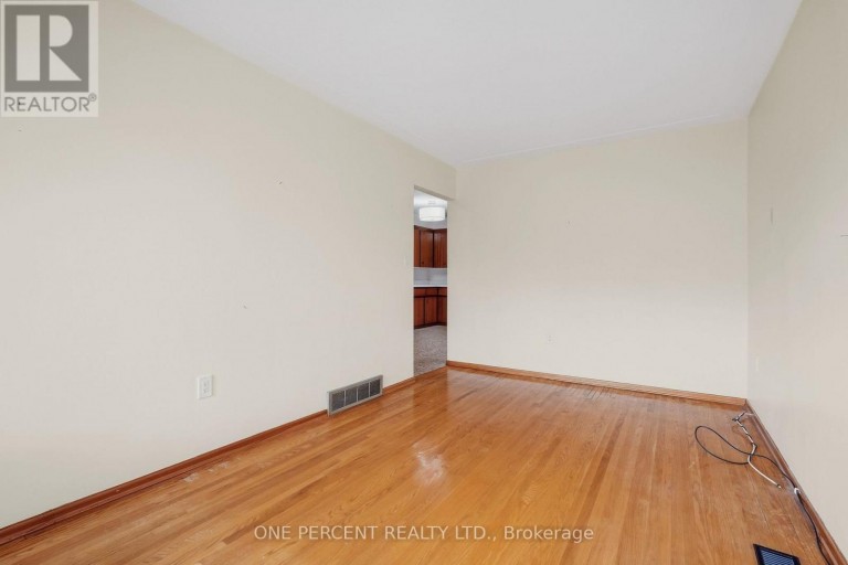 137 PICTON STREET E, Hamilton (North End), Ontario, L8L3W7