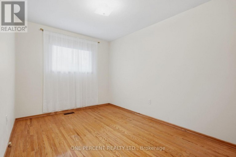137 PICTON STREET E, Hamilton (North End), Ontario, L8L3W7
