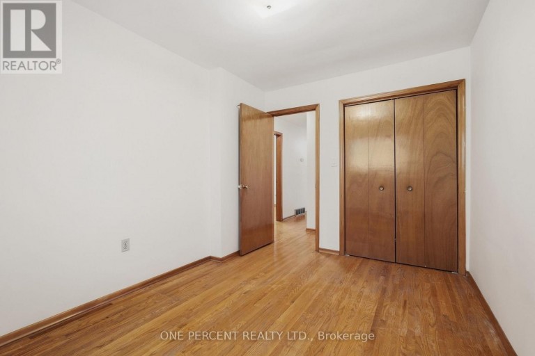137 PICTON STREET E, Hamilton (North End), Ontario, L8L3W7