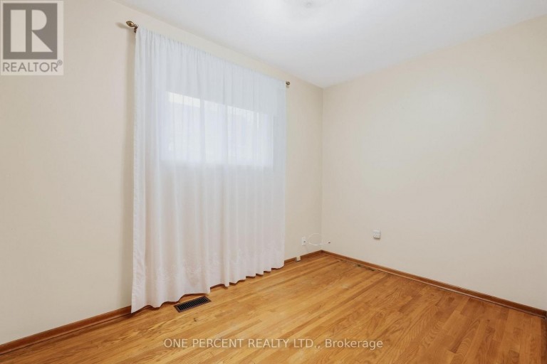 137 PICTON STREET E, Hamilton (North End), Ontario, L8L3W7