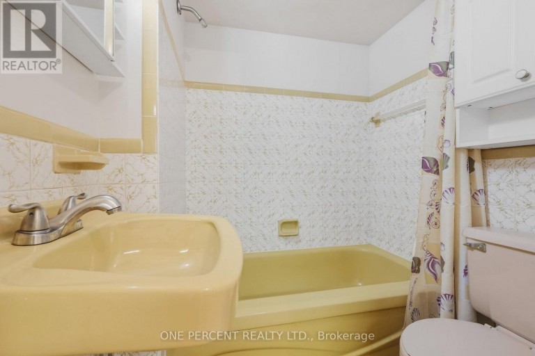 137 PICTON STREET E, Hamilton (North End), Ontario, L8L3W7