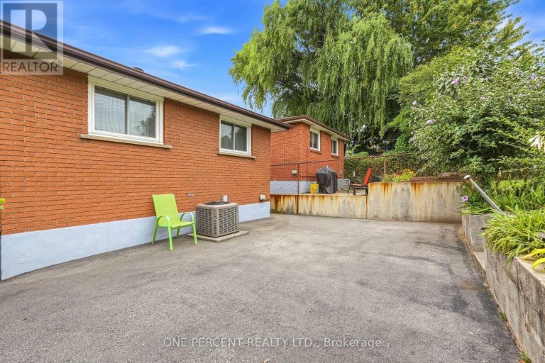 137 PICTON STREET E, Hamilton (North End), Ontario, L8L3W7