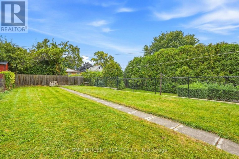137 PICTON STREET E, Hamilton (North End), Ontario, L8L3W7