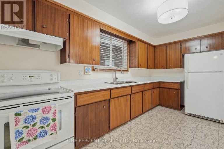 137 PICTON STREET E, Hamilton (North End), Ontario, L8L3W7