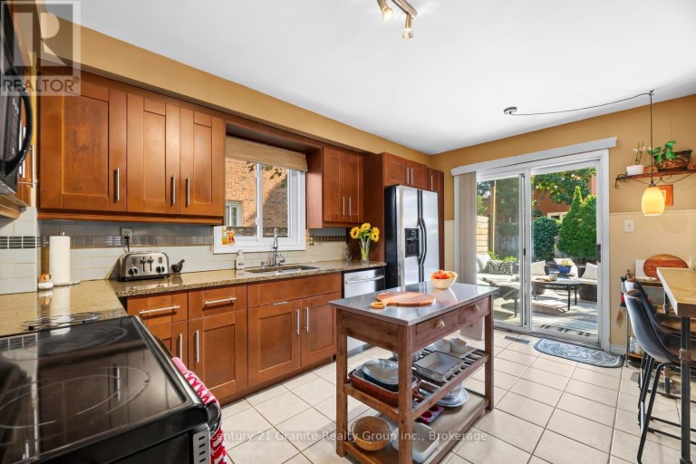 25 GREENWOOD ROAD, Whitchurch-Stouffville (Stouffville), Ontario, L4A5E8