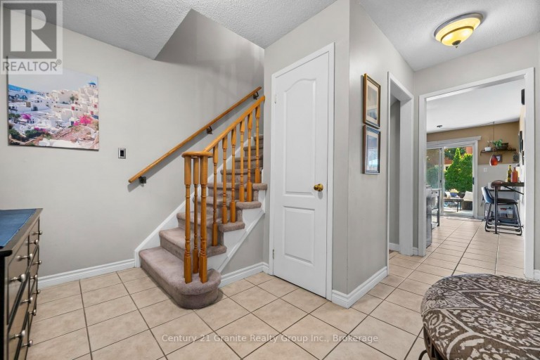 25 GREENWOOD ROAD, Whitchurch-Stouffville (Stouffville), Ontario, L4A5E8