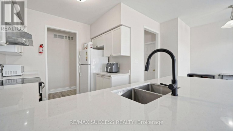 19 BOOT TERRACE, Toronto (York University Heights), Ontario, M3J0A1