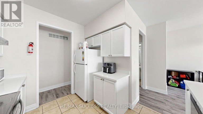 19 BOOT TERRACE, Toronto (York University Heights), Ontario, M3J0A1