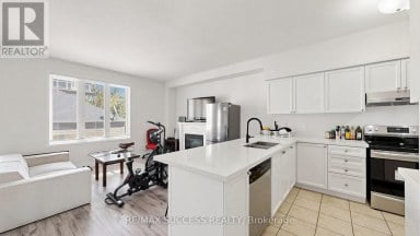 19 BOOT TERRACE Toronto (York University Heights) Ontario photo 15
